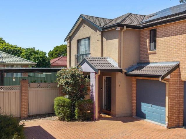 Huge 4 Bedroom Townhouse! | 289sqm of land! | Double Garage!