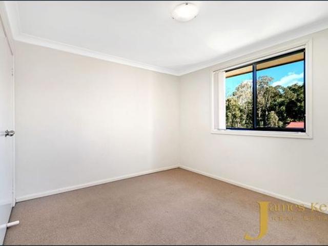 Huge 4 Bedroom Townhouse with Double Garage! AVAILABLE NOW!
