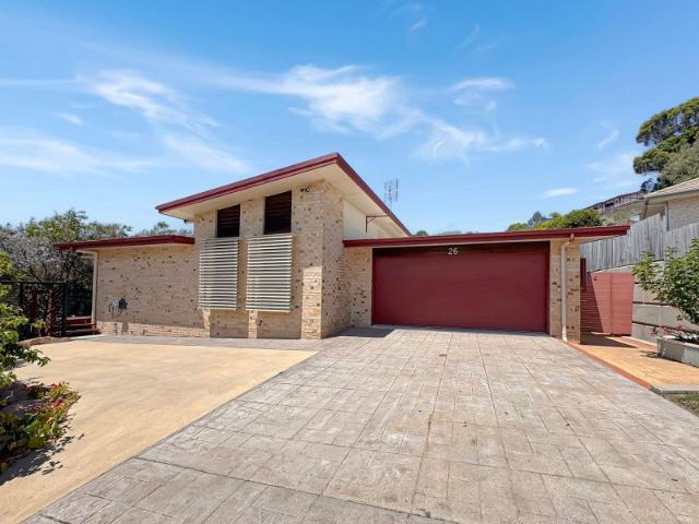 Huge 5 Bedroom Home with Solar!