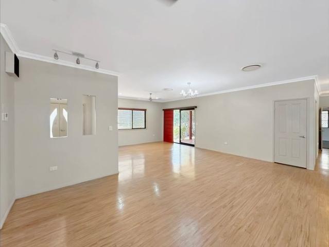 Huge 5 Bedroom Home with Solar!