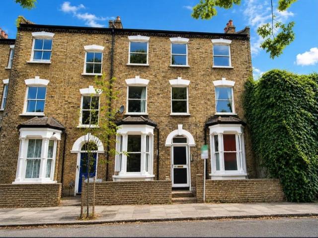 Huge 6 bed house share, 2 Kitchens, 3 Baths