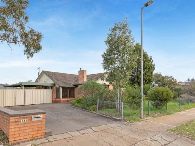 HUGE 846m² CORNER ALLOTMENT