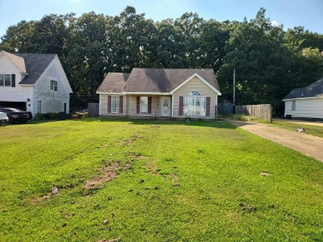 Huggins Dr