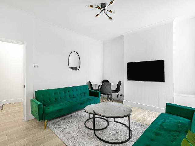 Huggins Edwards & Sharp, Cambridge Road, London, KT3 3QG, United Kingdom | 1 bed apartment for rent #160128438 | Rentberry