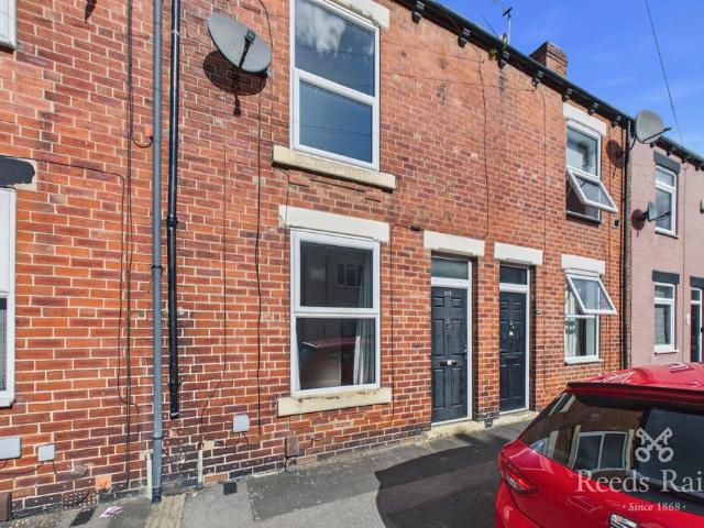 Hugh Street, West Yorkshire WF10 2 bed terraced house to rent £850 pcm £196 pw