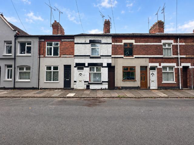 Hughenden Drive, Leicester LE2 4 bed terraced house to rent £1,300 pcm £300 pw