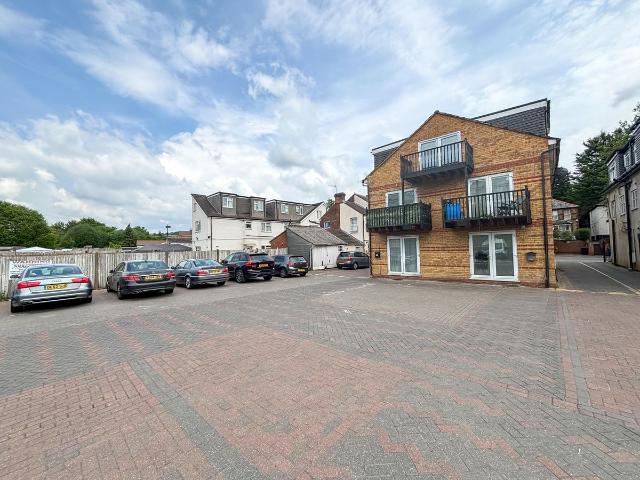Hughenden Road, High Wycombe HP13, 1 bed flat to rent, £1,250 pcm | PrimeLocation