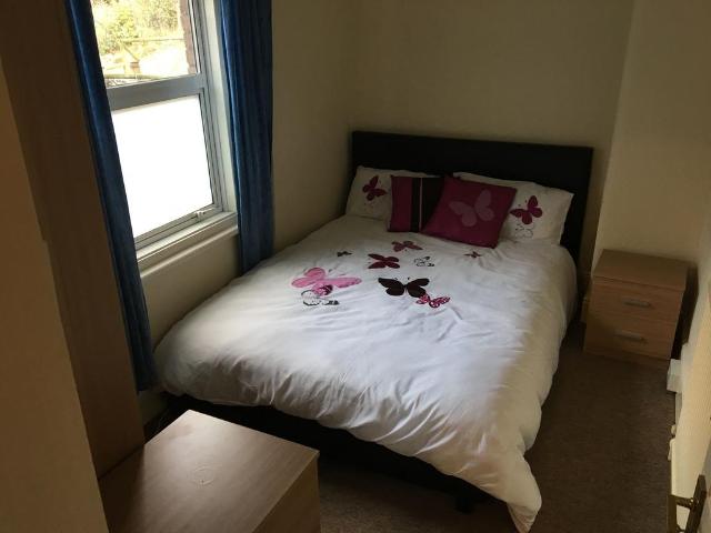 Hughenden Road, High Wycombe, HP13 1 bed semi detached house to rent £600 pcm £138 pw