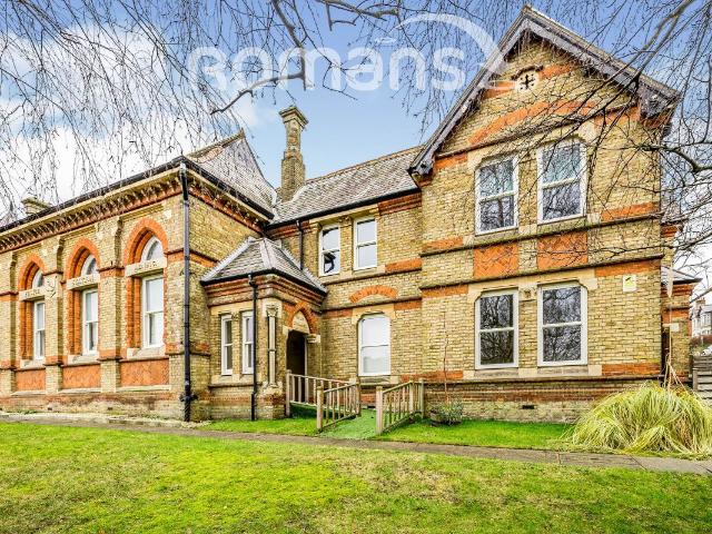 Hughenden Road, High Wycombe HP13, 2 bed flat to rent, £1,350 pcm | PrimeLocation