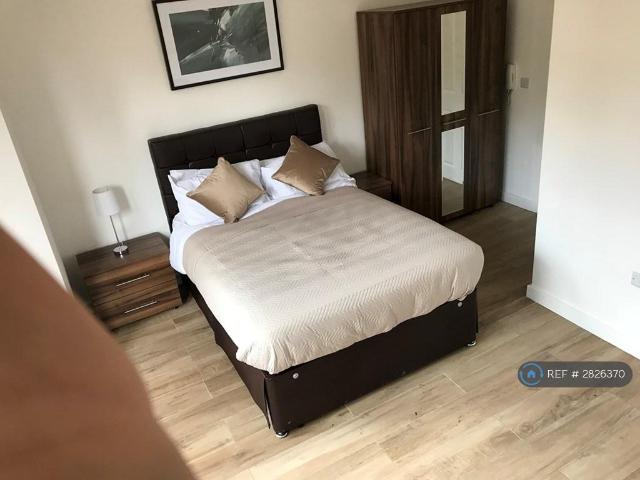 Hughenden Road, High Wycombe, HP13 Studio to rent £1,000 pcm £231 pw