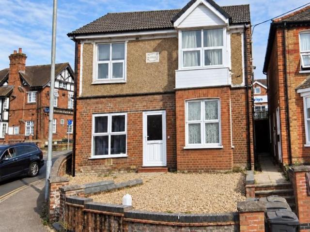 Hughenden Road, Hp13 Studio to rent £850 pcm £196 pw