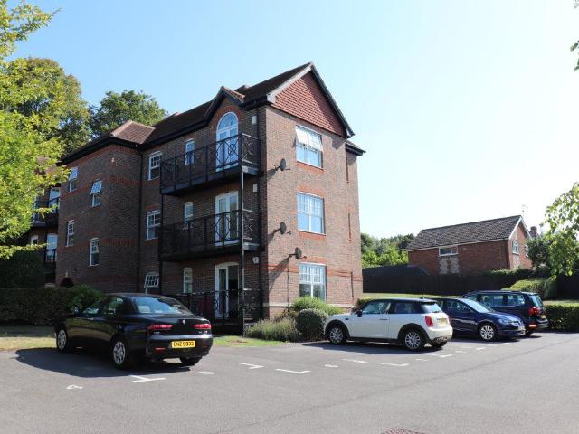 Hughenden View, High Wycombe HP13, 1 bed flat to rent, £1,325 pcm | PrimeLocation