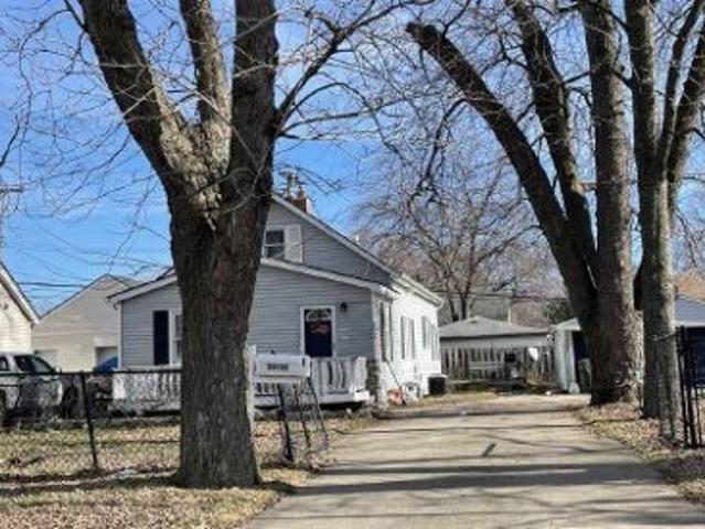 Hughes St