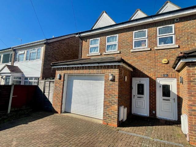 Hughes Road, Ashford TW15 4 bed semi detached house to rent £2,500 pcm £577 pw