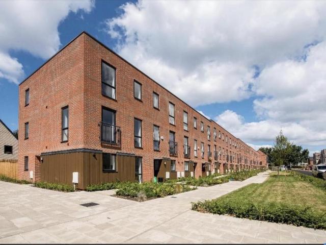 Hughes Road, Hainault IG6 2FP 5 bed townhouse to rent £3,300 pcm £762 pw