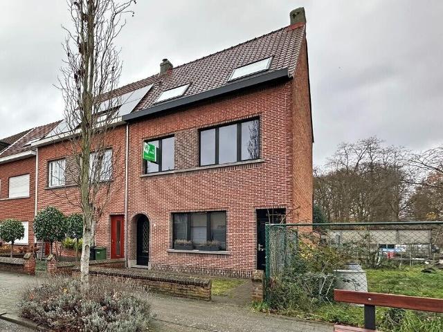 Huis met 4 slaapkamers, 2 badkamers en tuin te Wijnegem!
