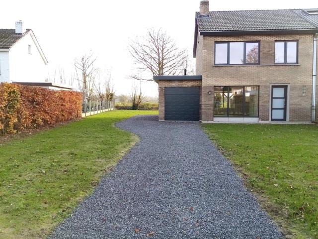 Huis met 2 slaapkamers en grote tuin in Lochristi
