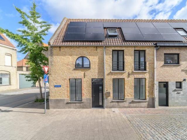 Huis met 2 slpkmrs, EPC A, zonnepanelen, garagebox