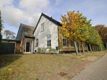 Huis te huur Achterambachtseweg in Hendrik Ido Ambacht voor € 2.750