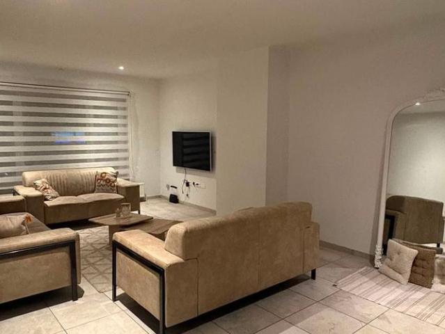 Huis te huur in Genk voor € 1.200 met 3 slaapkamers