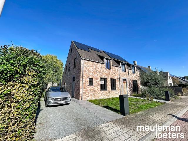 Huis te huur in Oostkamp met 3 slaapkamers