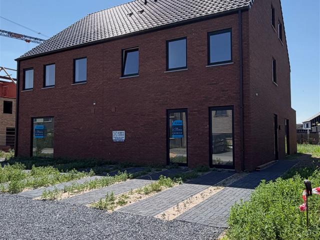 Huis te huur in Lochristi met 4 slaapkamers