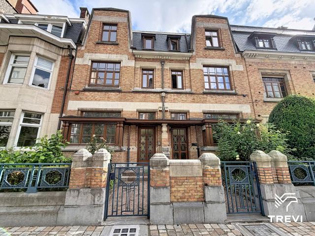 Huis te huur in Sint Jans Molenbeek met 4 slaapkamers