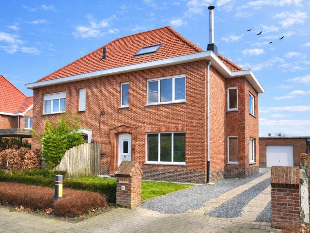 Huis te huur in Waarschoot met 4 slaapkamers