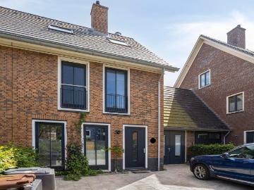Huis te huur Martinus Houttuynhof in Oegstgeest voor € 3.750