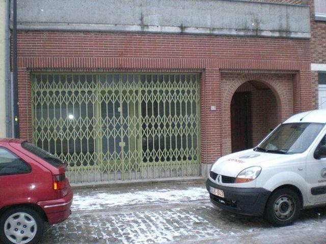Huis te huur met mogelijkheid opslagruimte en parkings