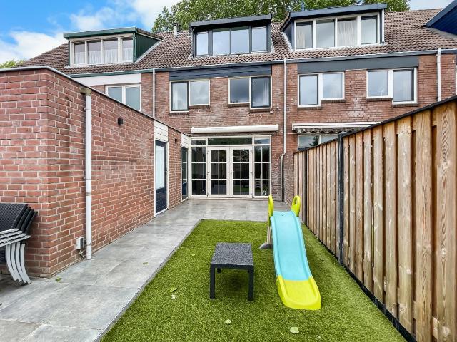 Huis te huur Middenhof in Almere voor € 2.350
