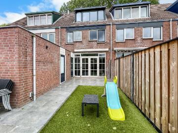 Huis te huur Middenhof in Almere voor € 2.350