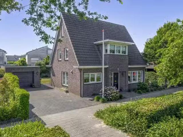 Huis te koop Constantijnlaan 2 in Venlo voor € 625.000