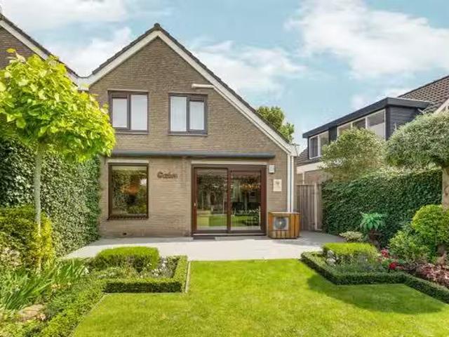 Huis te koop Charlie Chaplinweg 7 in Almere voor € 485.000
