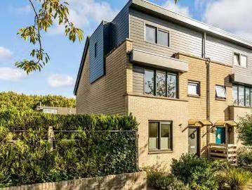 Huis te koop Annie M. G. Schmidtweg 32 in Almere voor € 500.000