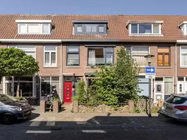 Huis te koop Abraham Maatstraat 26 in Vlaardingen voor € 375.000