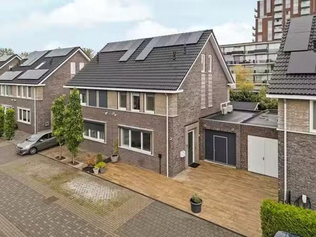 Huis te koop Adriaan de Grootpad 107 in Almere voor € 575.000