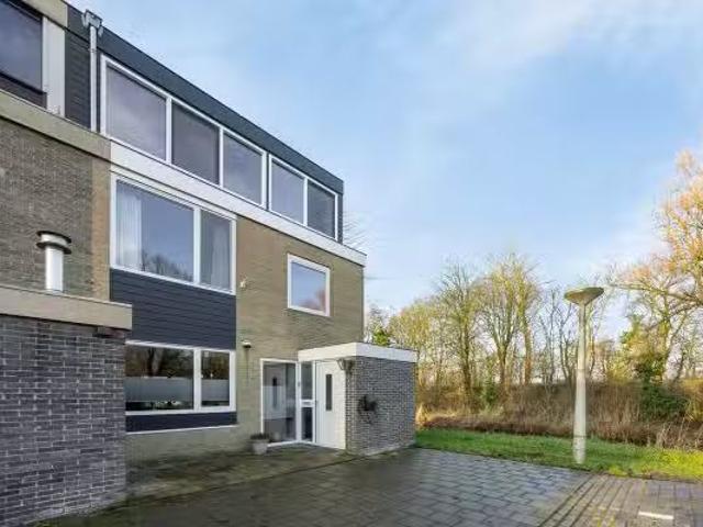 Huis te koop Adrianus van Waertweg 22 in Amsterdam voor € 850.