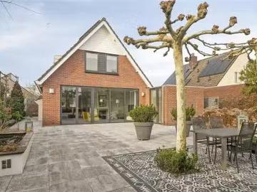 Huis te koop Albert Einsteinstraat 14 in Almere voor € 750.000