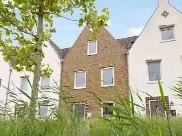Huis te koop Alfred Kastlerstraat in Almere voor € 625.000