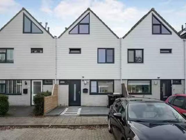 Huis te koop B. Merkelbachstraat in Almere voor € 440.000