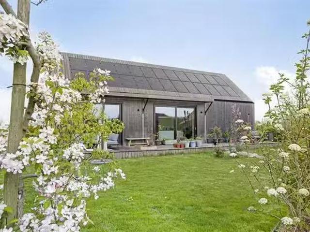 Huis te koop Bergeendlaan 2 in Almere voor € 900.000