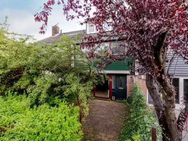 Huis te koop Bertha von Suttnerstraat 9 in Haarlem voor € 535.
