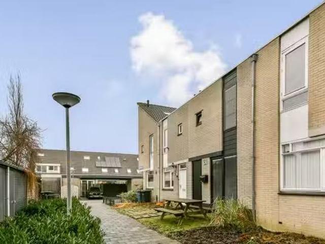 Huis te koop Blauwe Druifjesstraat 26 in Almere voor € 400.000