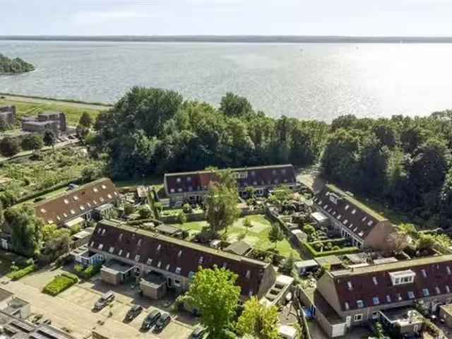 Huis te koop Buitenhof 37 in Almere voor € 445.000