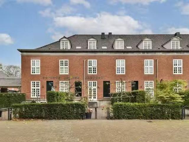 Huis te koop Burgemeester Hovylaan 76 in Den Haag voor € 2.199.