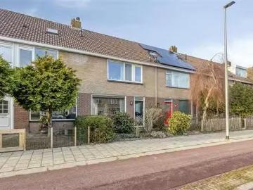 Huis te koop Dr. Albert Schweitzerlaan 77 in Purmerend voor €.