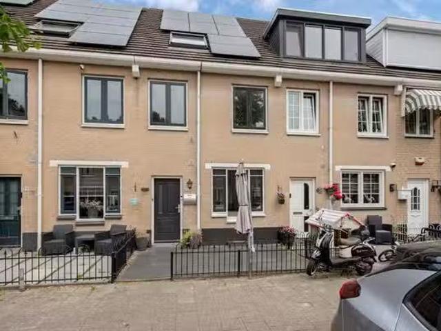 Huis te koop Dr. J. Presserstraat 79 in Den Haag voor € 495.000