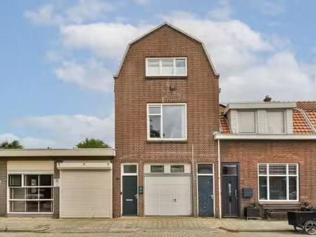 Huis te koop Einthovenstraat 17 in Vlaardingen voor € 425.000