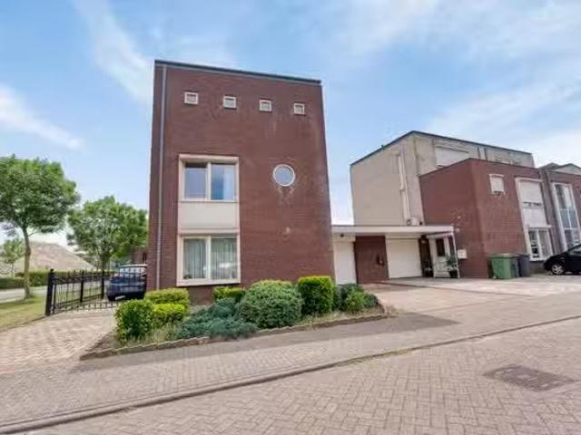 Huis te koop Kaldenkerkerweg 156 in Venlo voor € 495.000